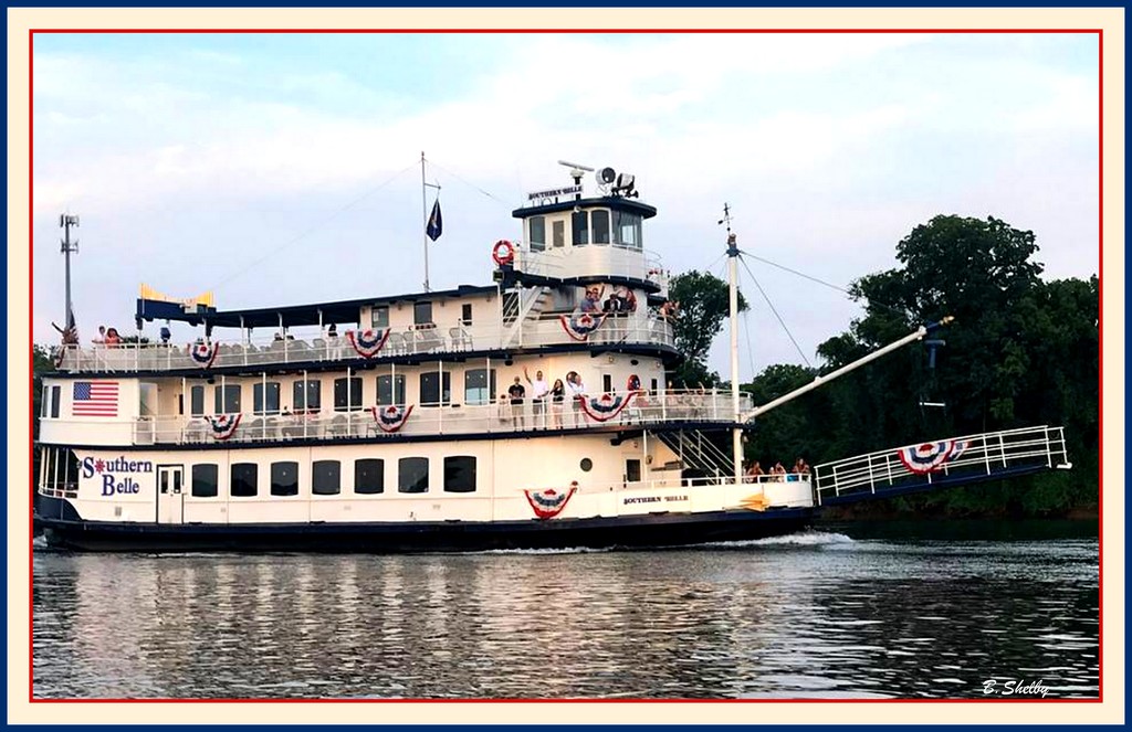 Chattanooga's Riverboat by vernabeth