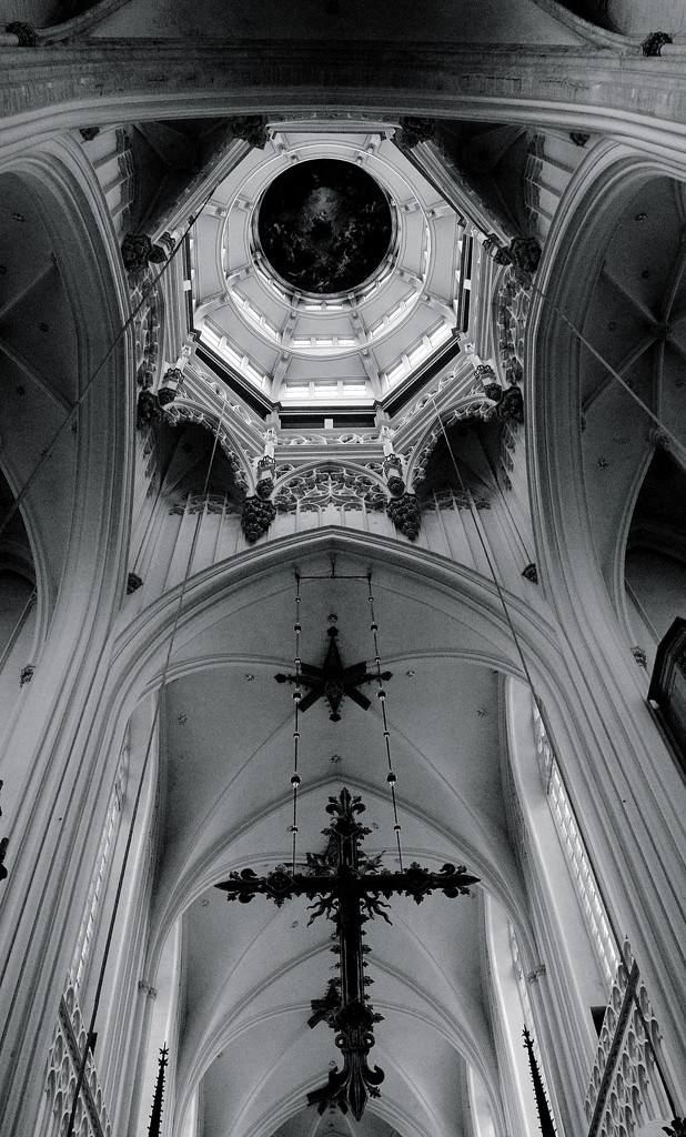 Lantern, Antwerp Cathedral by redandwhite