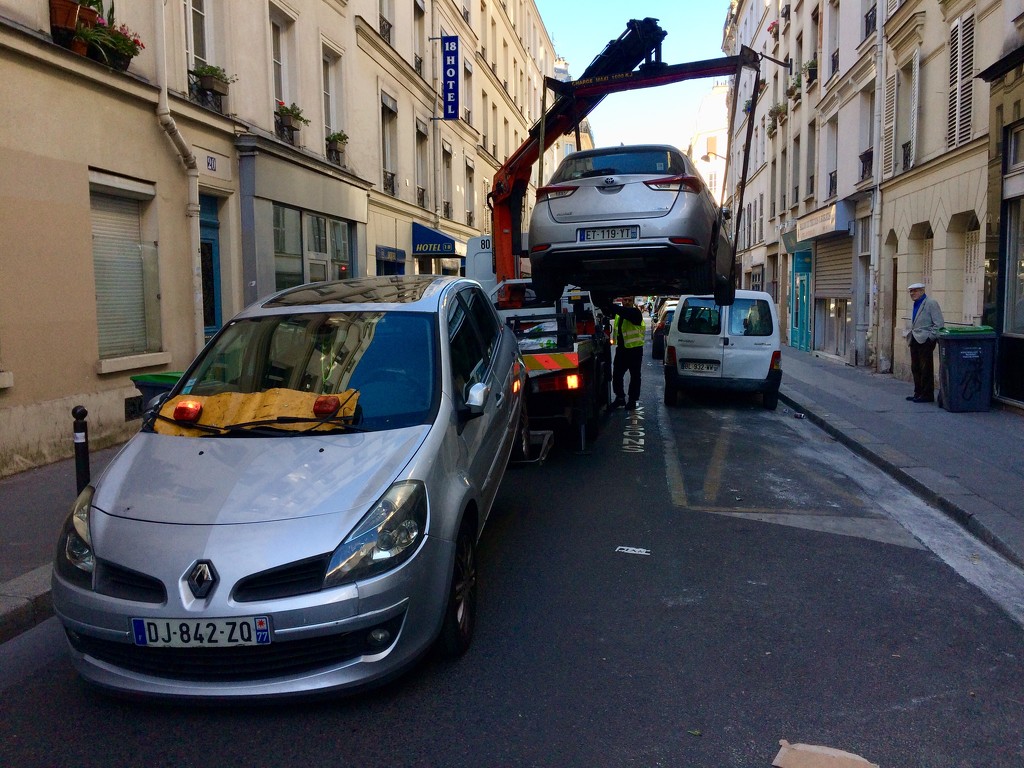 Watch Where You Park in Paris! by narayani