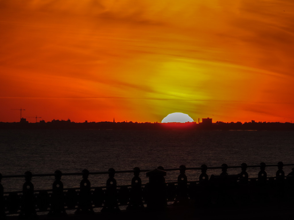 Sunset in Brighton by billyboy