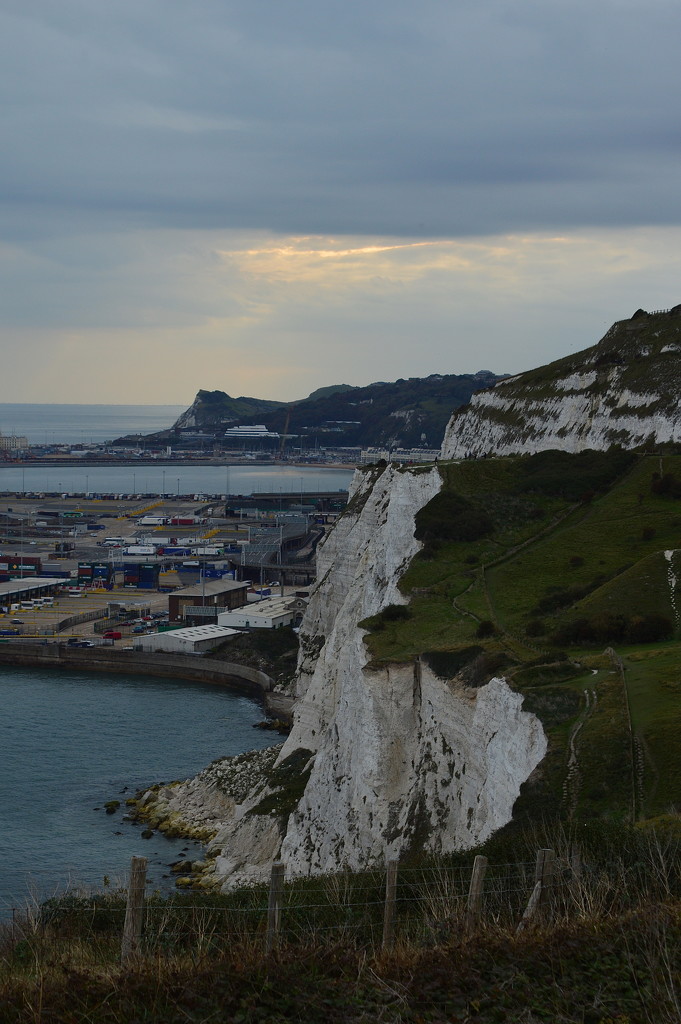 The White Cliffs of Dover by redandwhite