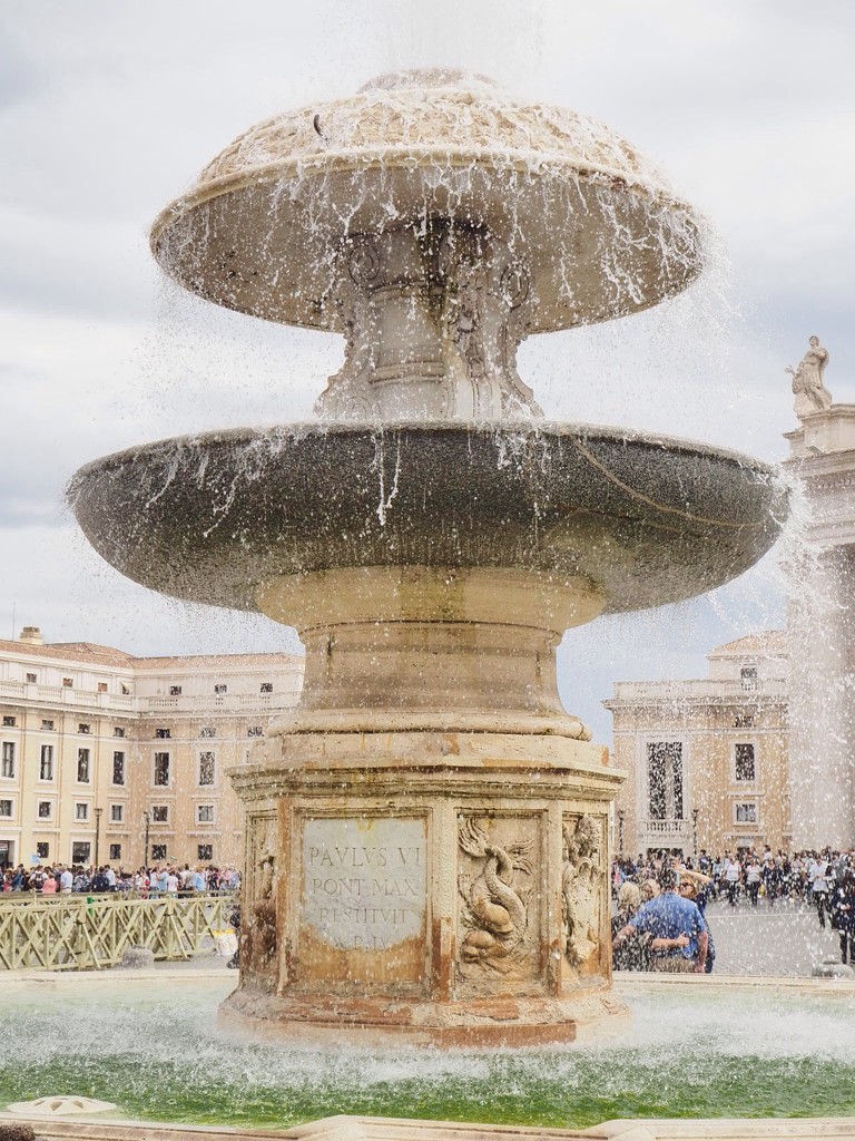 Fountain on Vatican square by jacqbb