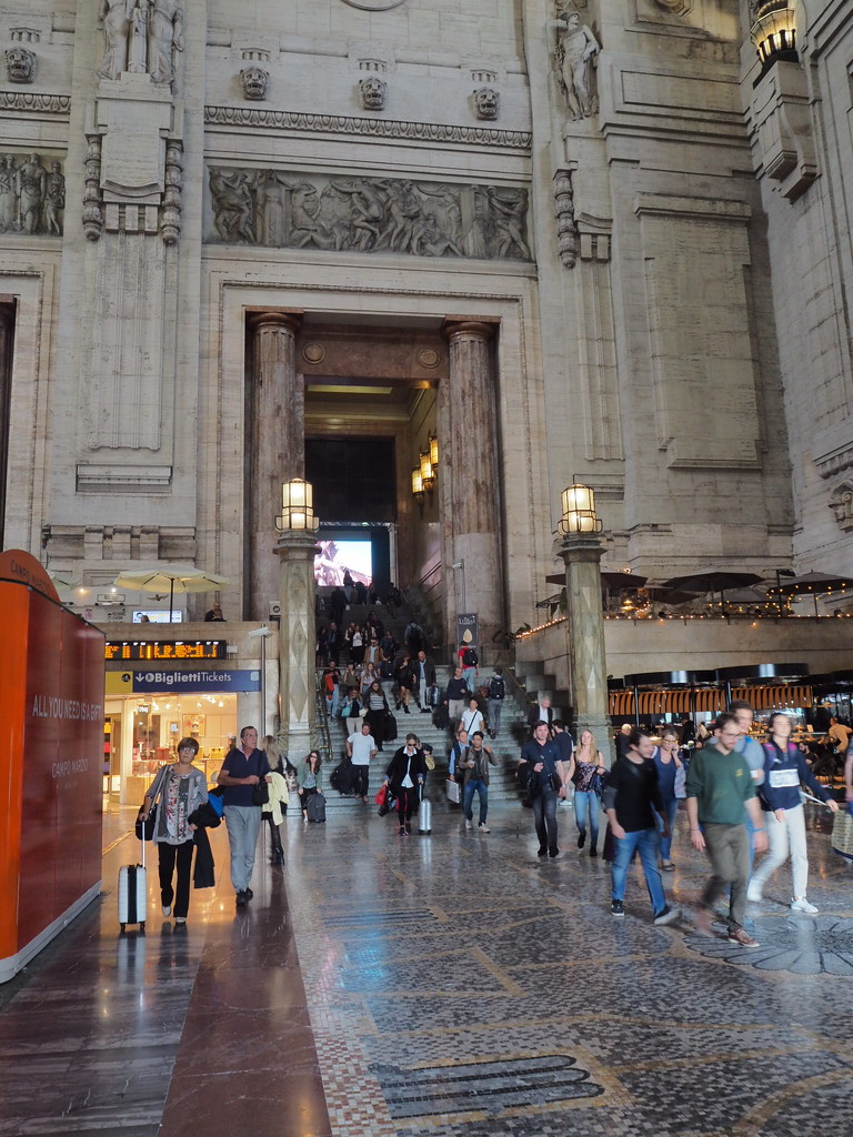 Entrance to Milan station by jacqbb