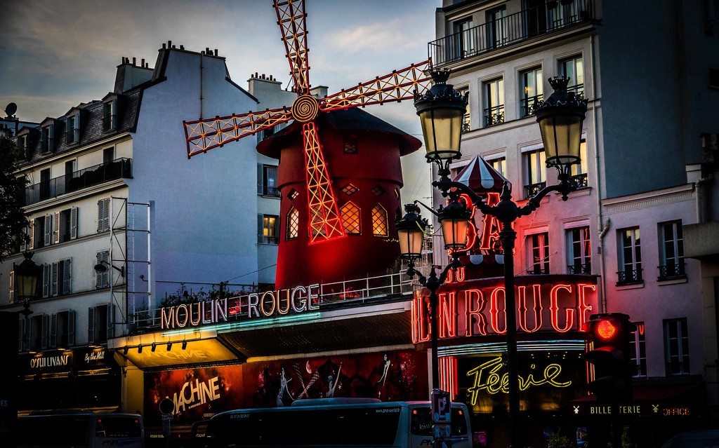 Moulin Rouge by pusspup