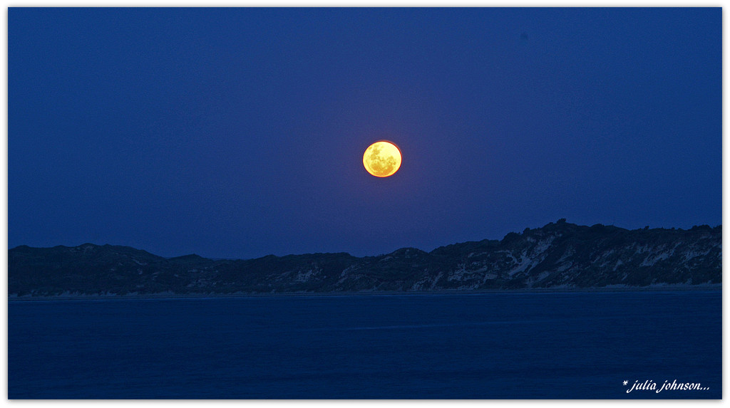 Moonrise. by julzmaioro