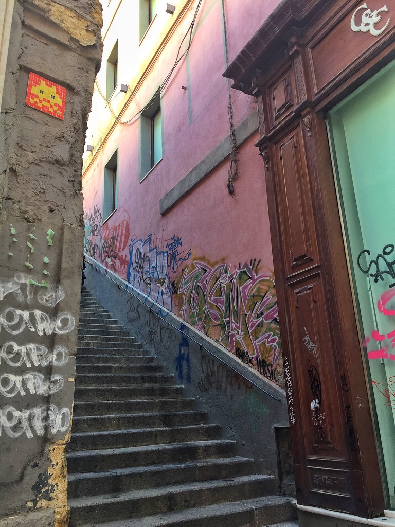 Invider, stairs, arts.  by cocobella