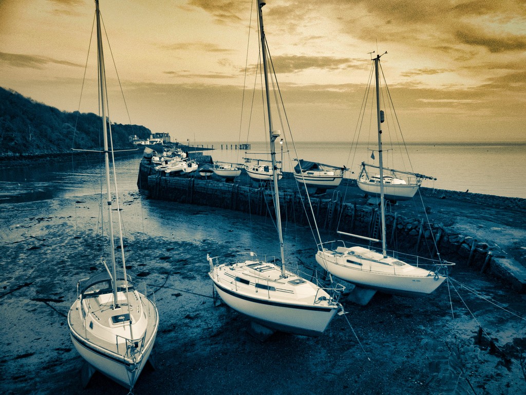 Split tone harbour by frequentframes