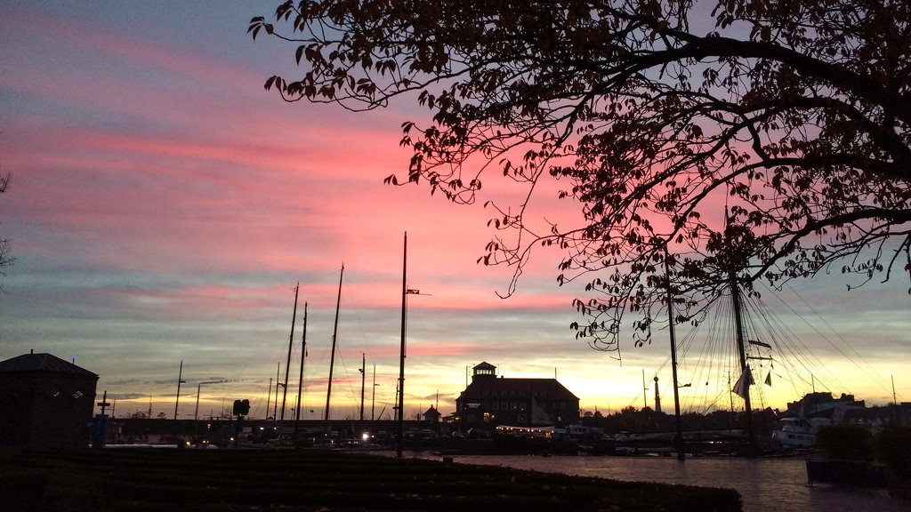 Bremerhaven sunset by toinette