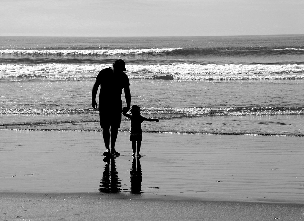 Silhouettes in the sand by kiwinanna