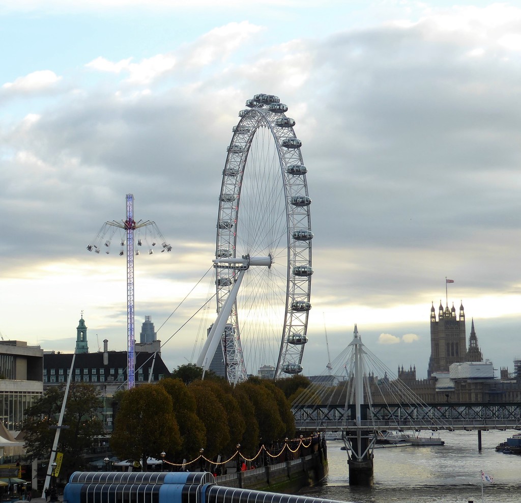  View from Waterloo Bridge looking West by susiemc