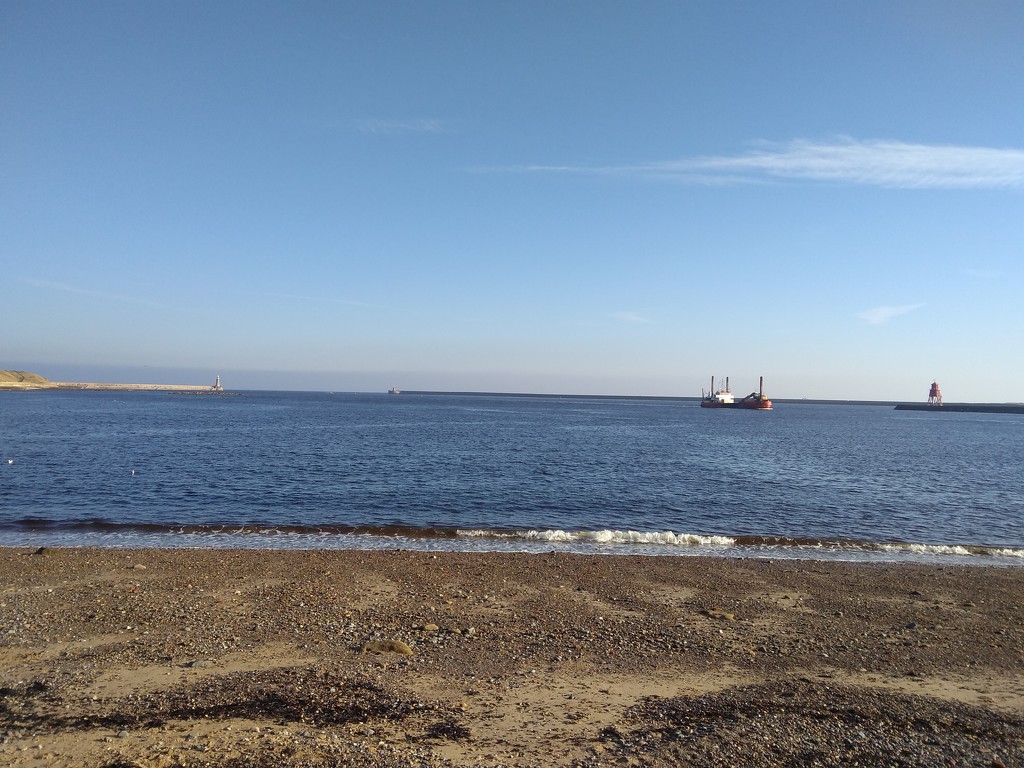 Boat coming in by clairemharvey