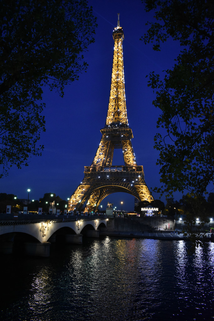 Eiffel Blue by alophoto