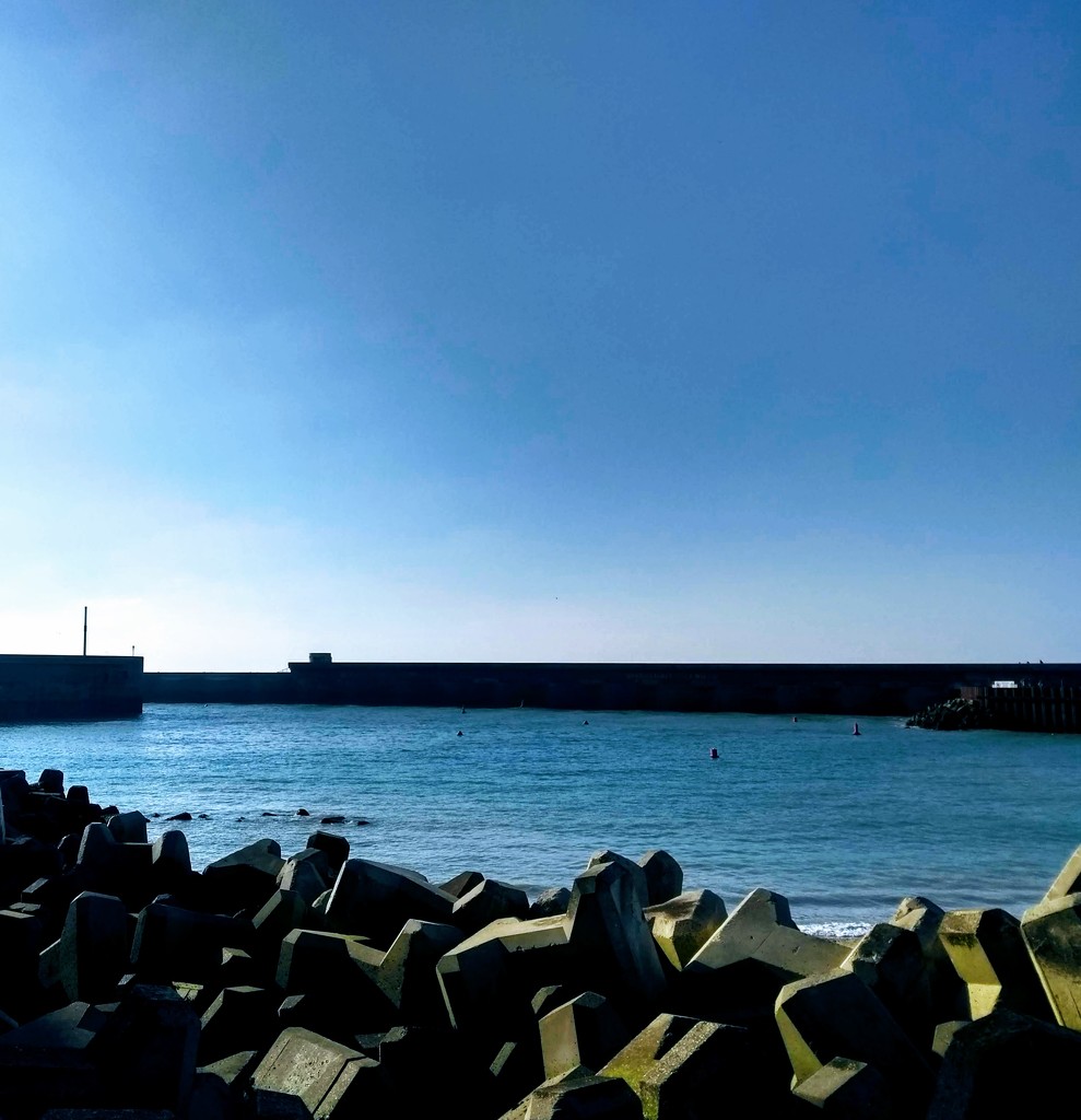 Harbour wall by 4rky