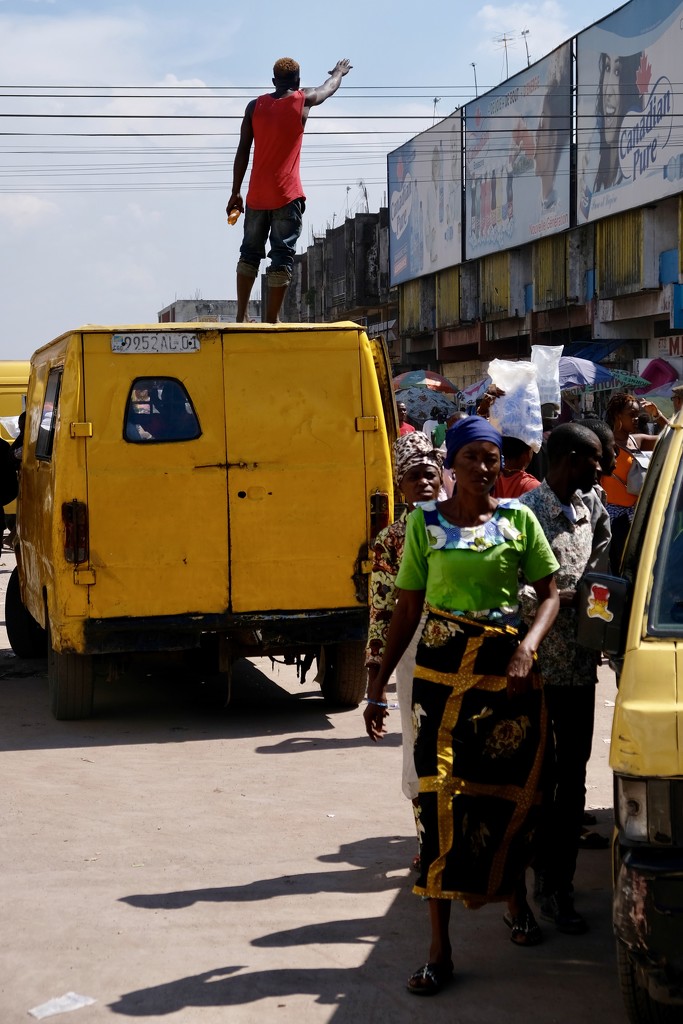 Street scene in Kinshasa by vincent24