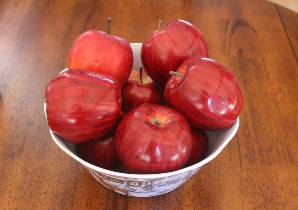 Apples by essiesue