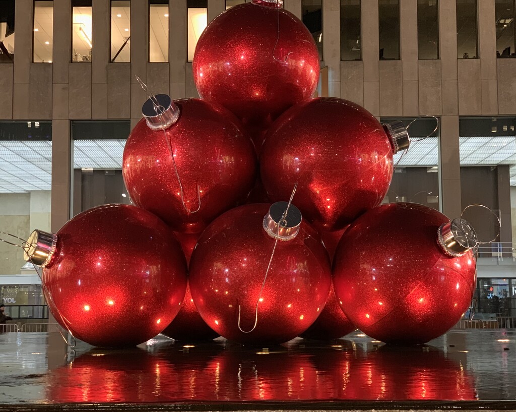 Big, beautiful baubles - New York by tinley23