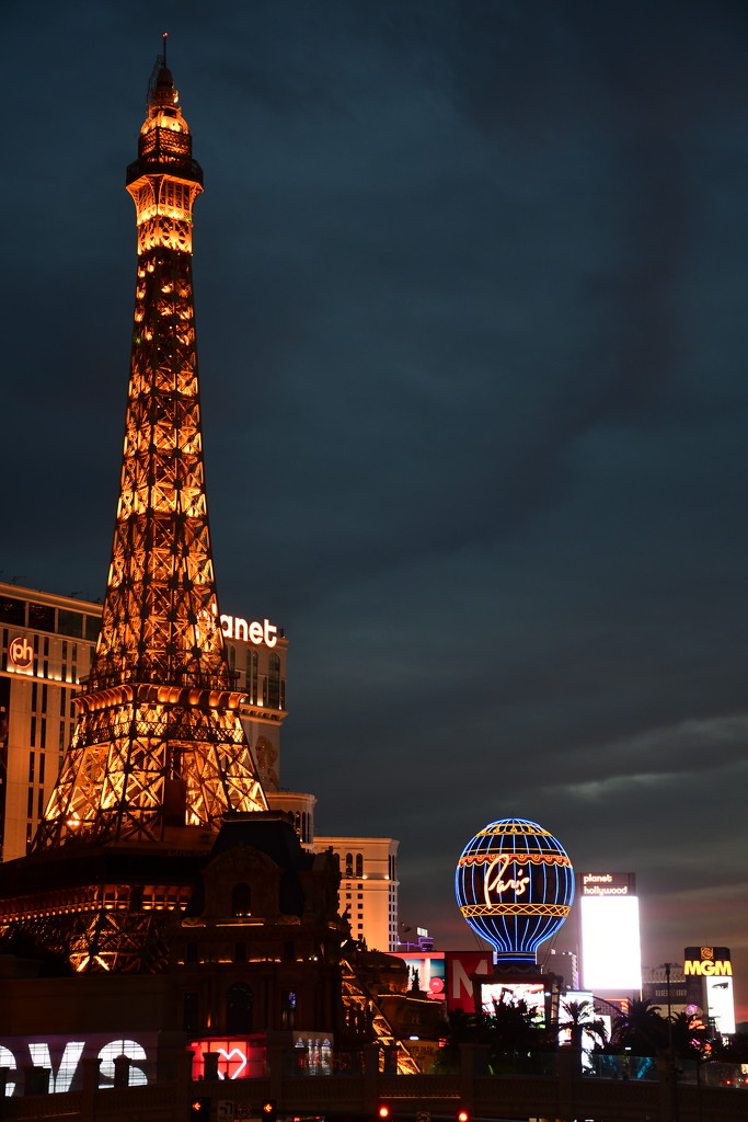 Paris / Vegas by jin1x