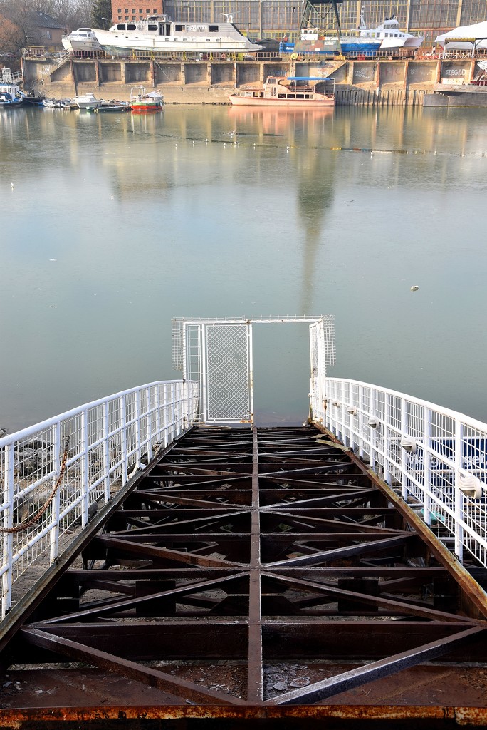 pontoon bridge :) by kork