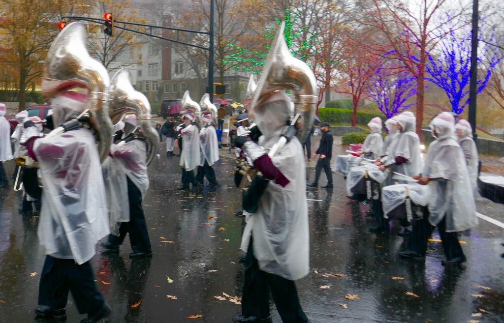 Atlanta Christmas Parade: A soggy morning by swagman