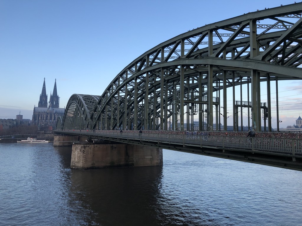Hohenzollernbrücke and Dom  by bizziebeeme