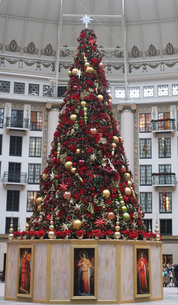 Christmas Tree by essiesue