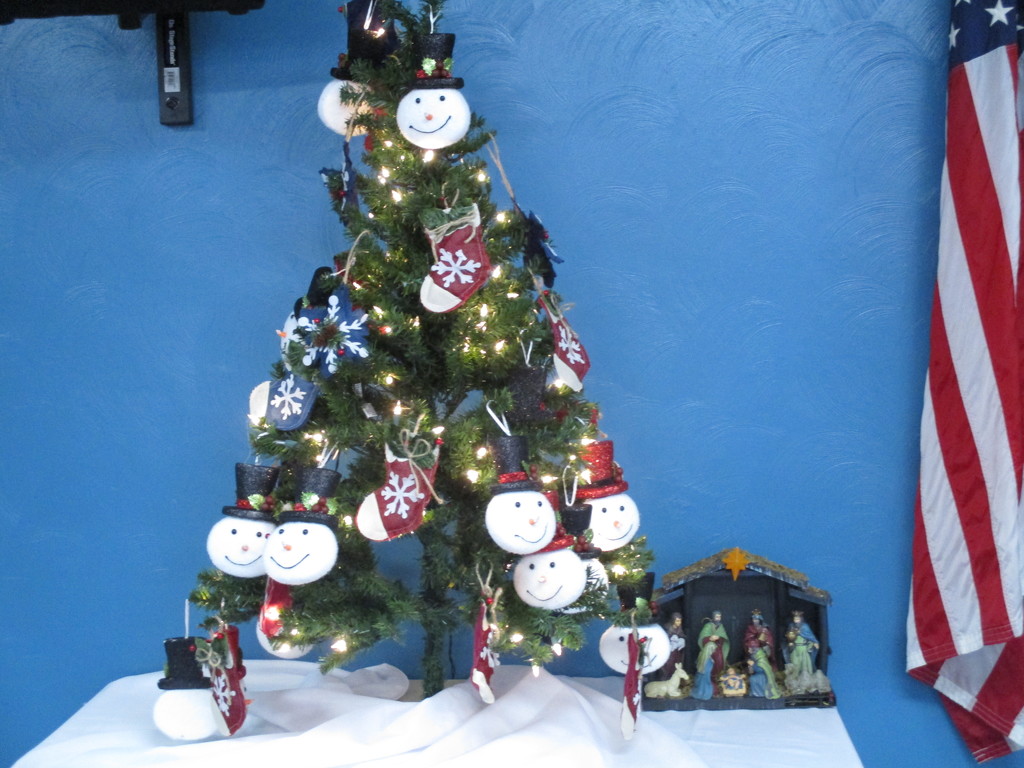 Snowman Christmas Tree by julie