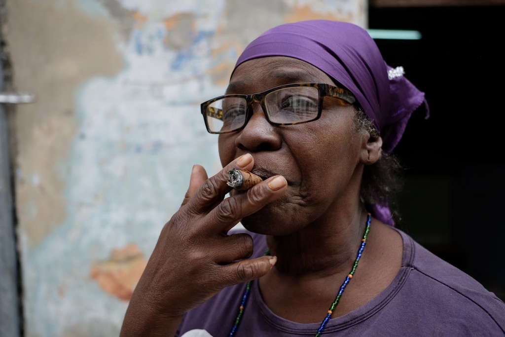 Havana - the cigar woman by vincent24