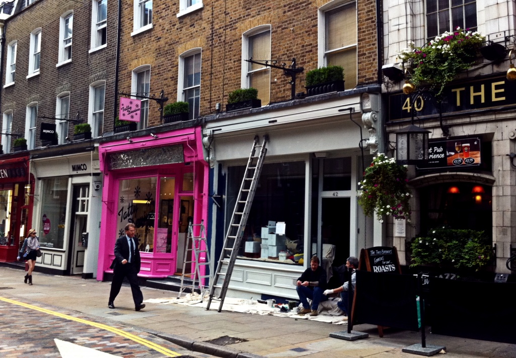 Walking Down Monmouth St by rich57