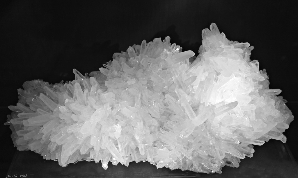 Crystals in Black and White by harbie