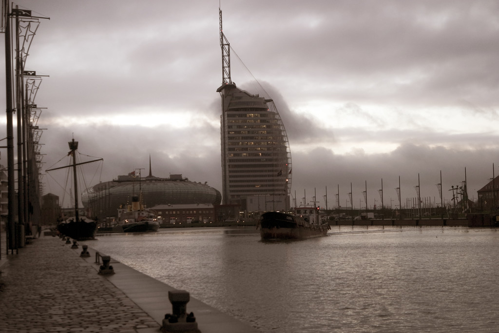 Morning in Bremerhaven by toinette