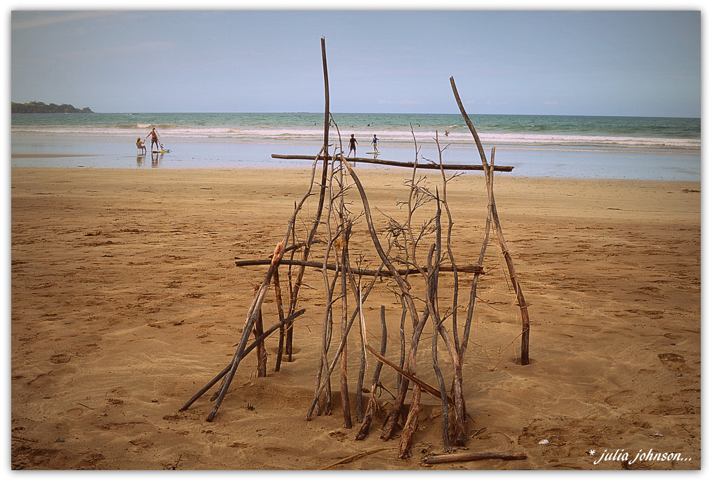 Beach Hut... by julzmaioro