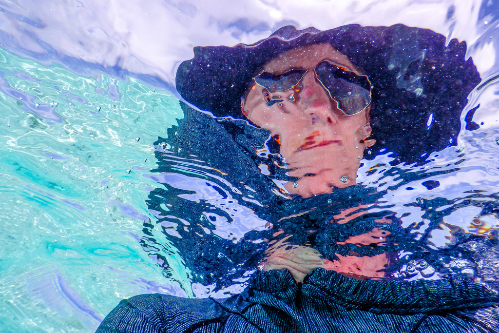 Through the water Selfie by kwind