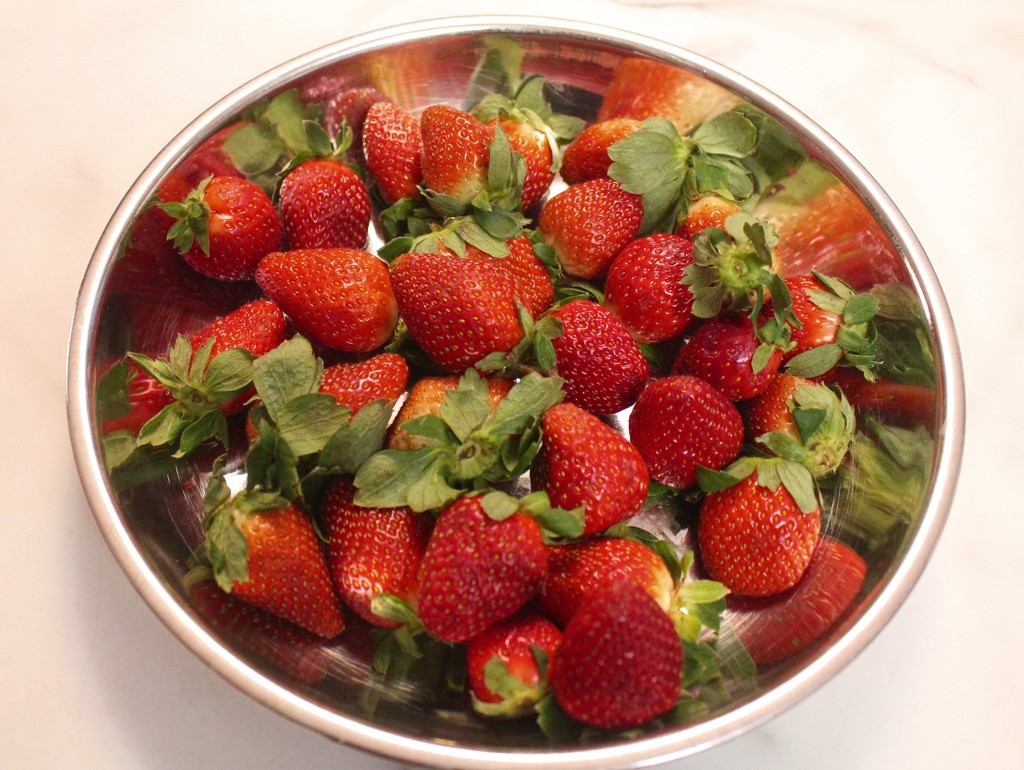 Strawberries by essiesue