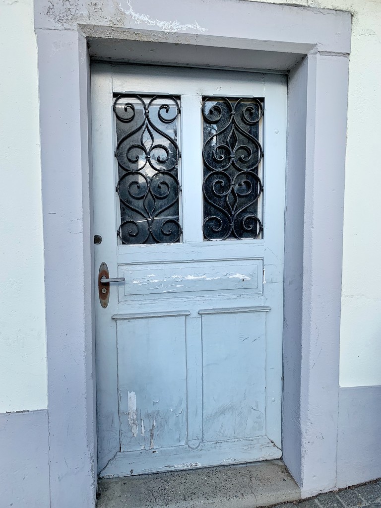 Hearts on the door.  by cocobella
