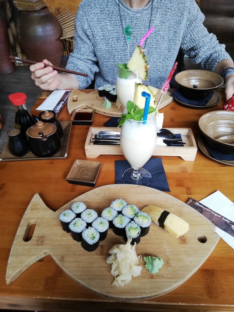 sushi time! by nami