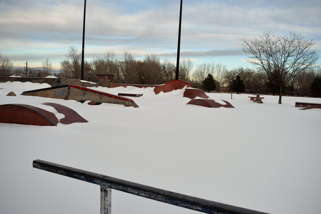 Snowy Skateboard park by sandlily