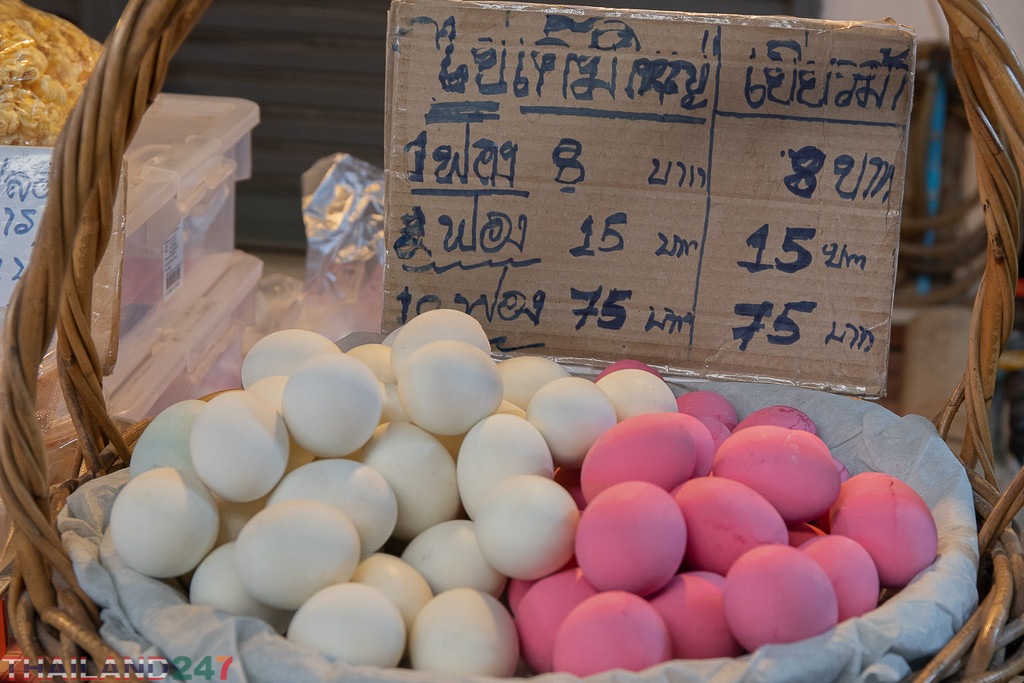 Pink Eggs Naklua Market by lumpiniman