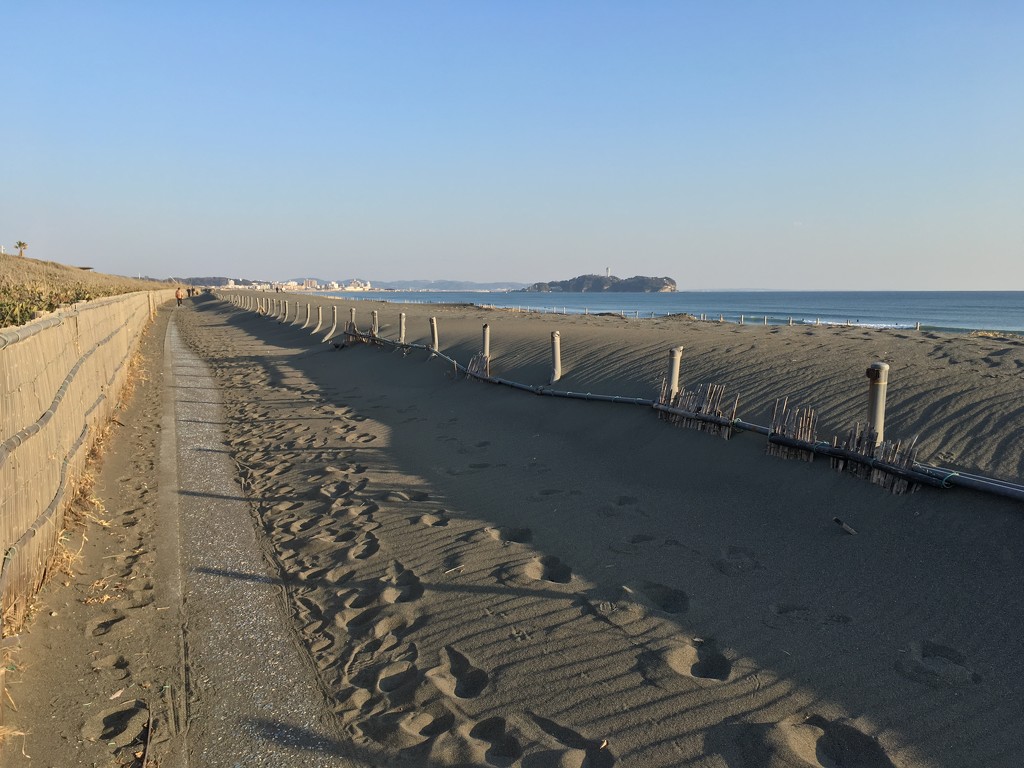 Enoshima from Chigasaki beach 2019-01-29 by cityhillsandsea