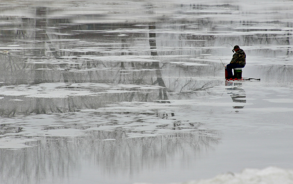 Ice Fishing by lynnz