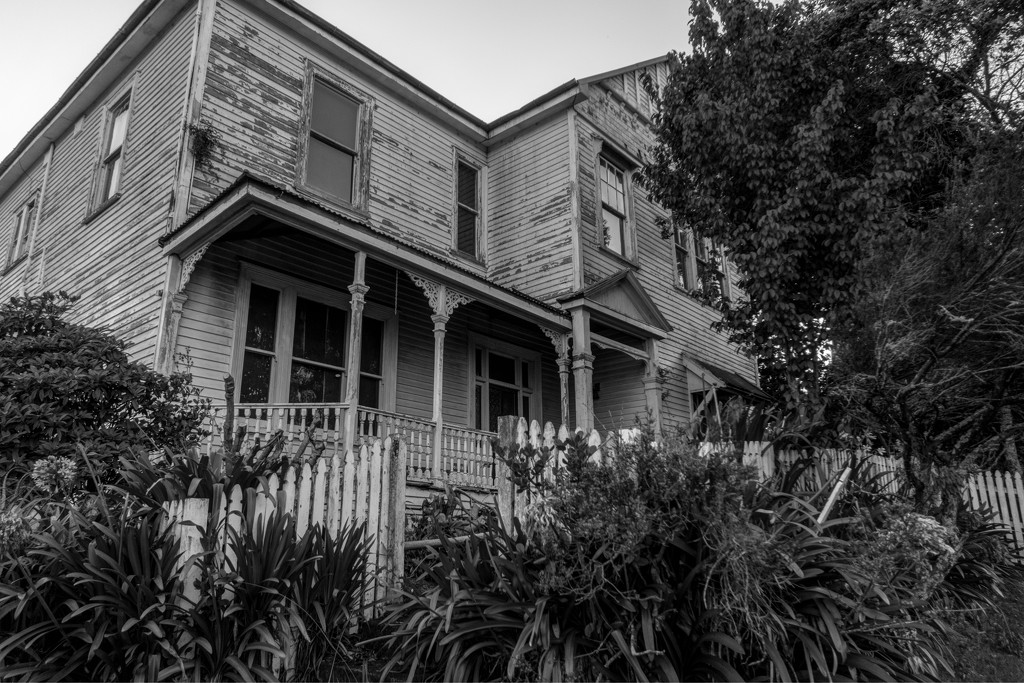 Spooky House by creative_shots