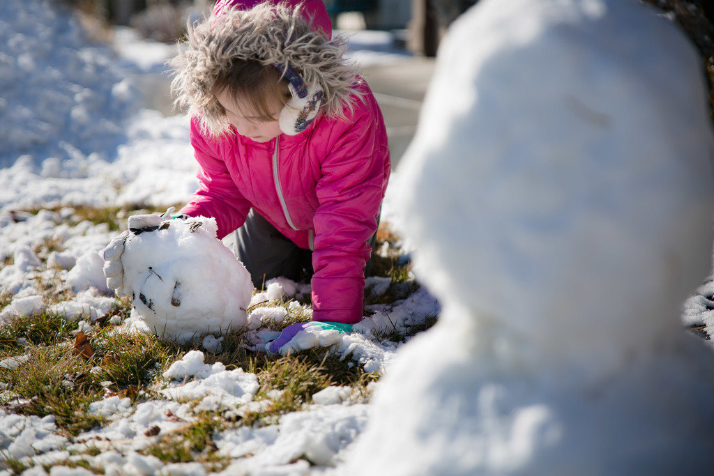 Working on a Snowwoman by tina_mac