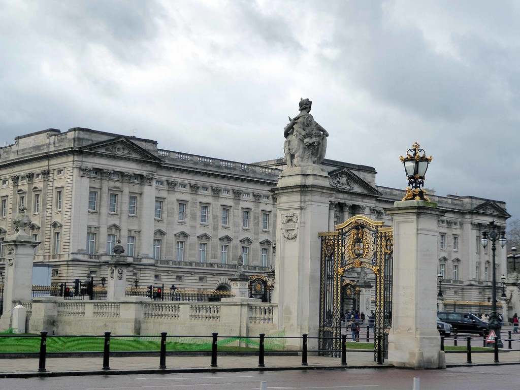 Buckingham Palace by cmp