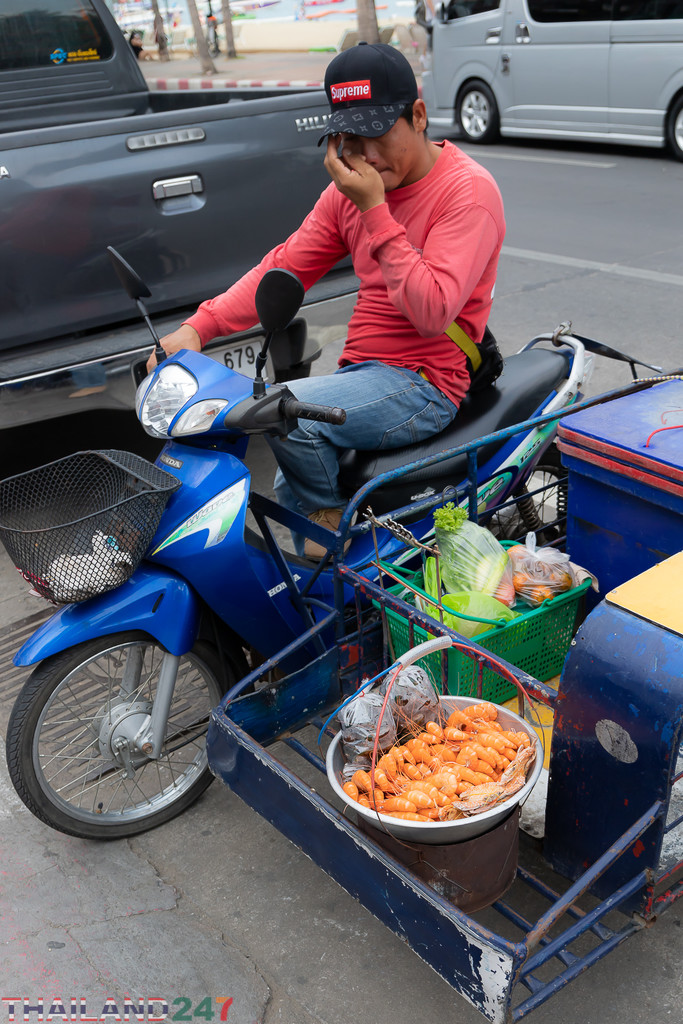 STREET FOOD by lumpiniman