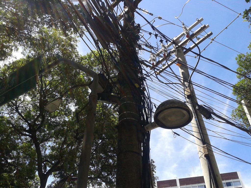 And I thought Spanish cables were bad, you should see Brazil's !  by chimfa