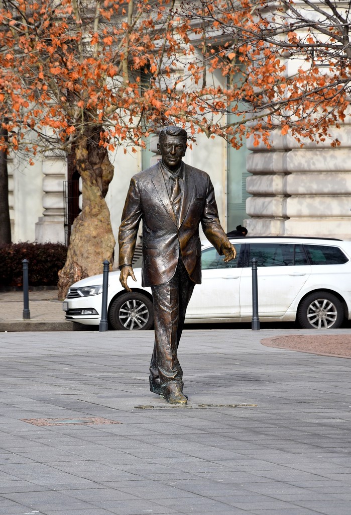 Statue of Ronald Reagan by kork