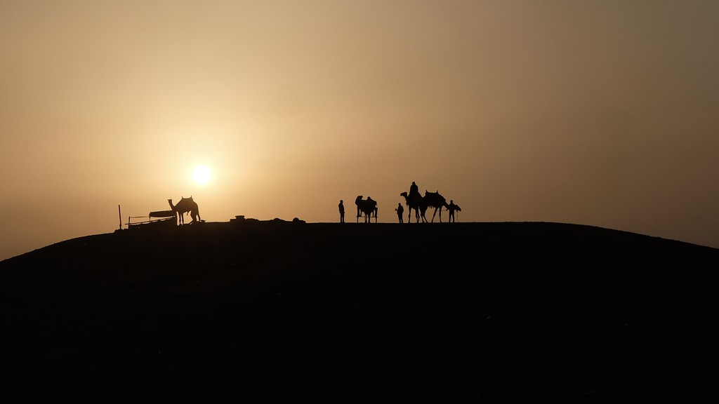 Cairo desert at sunset (2) by vincent24