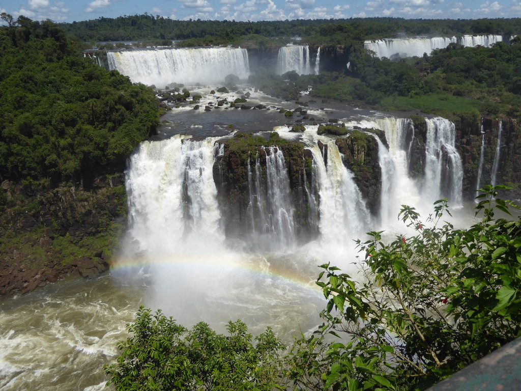 Igucau falls.  by chimfa