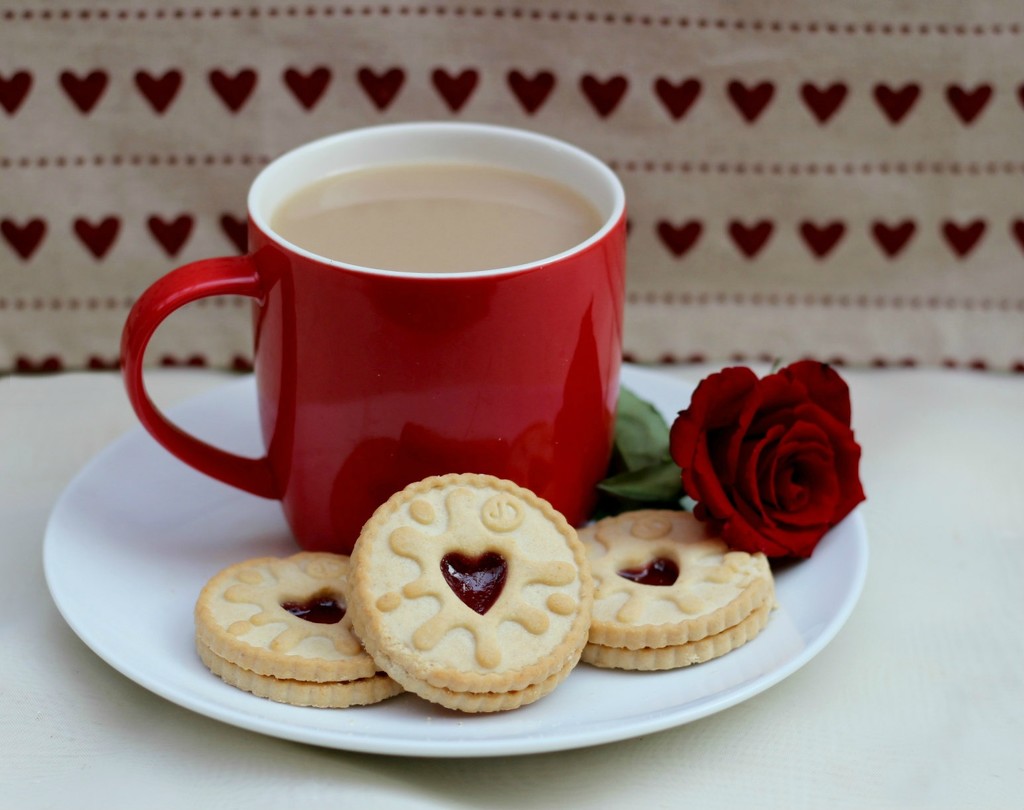 Jammy Dodgers with Hearts. by wendyfrost