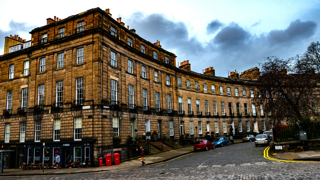Edinburgh New Town - Royal Circus by frequentframes