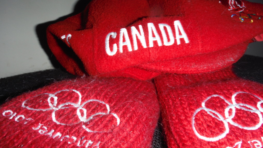 Red Canada Hat and Mittens by spanishliz